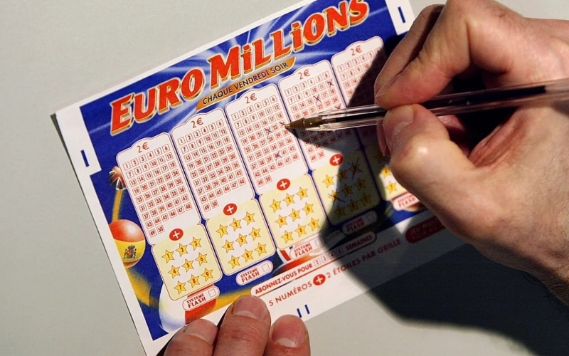 Sự Khác Biệt Giữa EuroMillions và EuroJackpot là gì? Về số lượng quốc gia và tỷ lệ trúng.