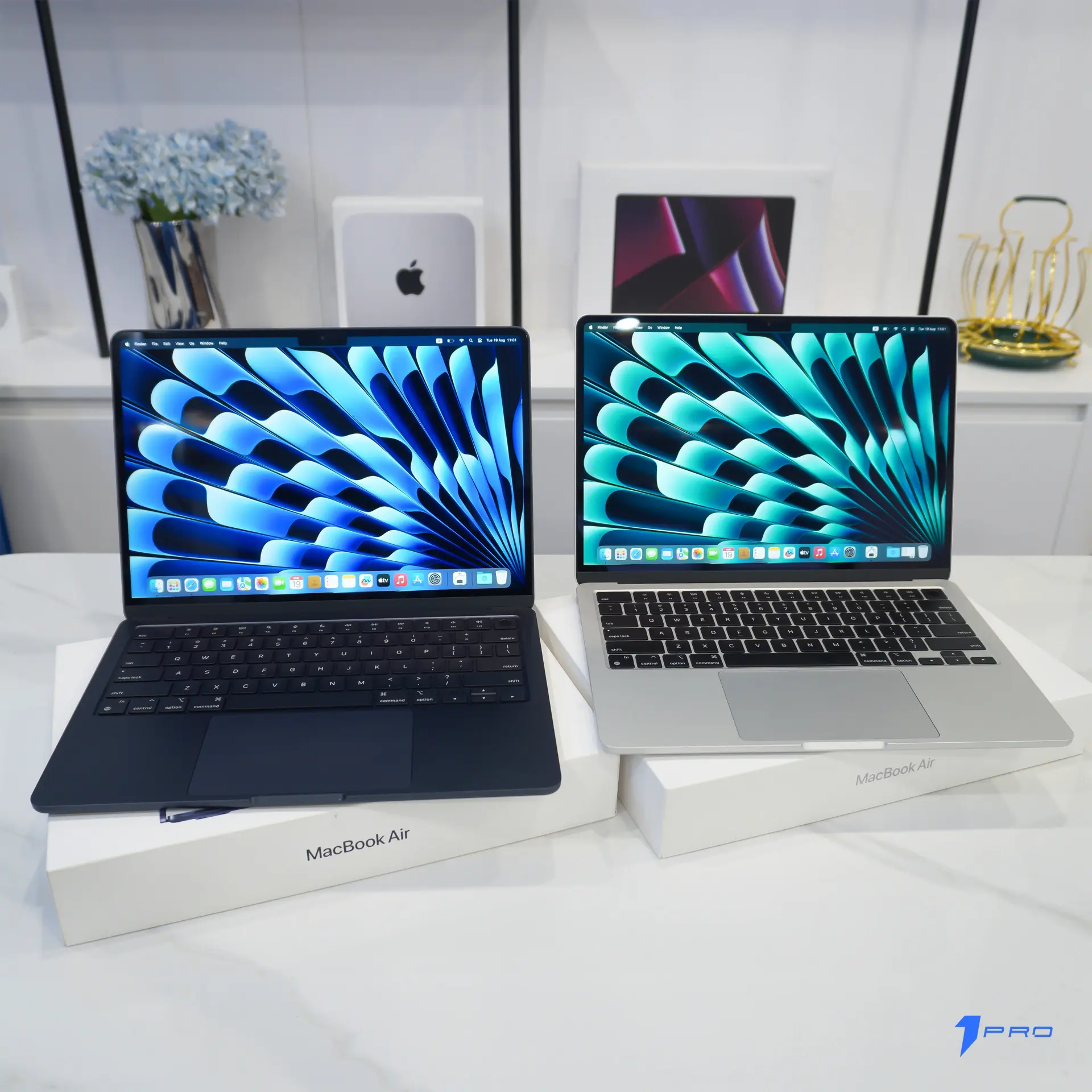 Người dùng đang chơi game đồ họa cao mượt mà trên Macbook Air M3