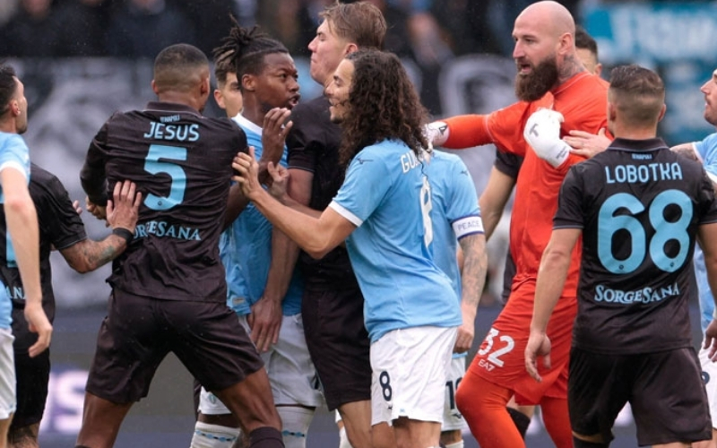 Phản ứng của huấn luyện viên và cầu thủ hai đội