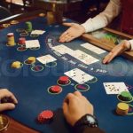 Giá trị của cộng đồng: Tại sao việc học hỏi kinh nghiệm từ người chơi thực tế lại quan trọng?