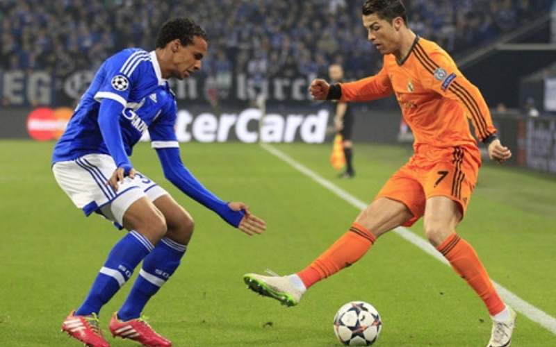 Phân tích kỹ thuật Step-over và tính hiệu quả trong đối đầu 1-1.