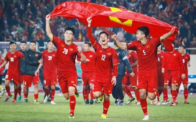 Quan sát sự thay đổi tỷ lệ cược trước giờ bóng lăn